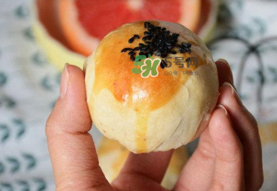 蛋黃酥為什么會(huì)破皮？蛋黃酥破皮的原因