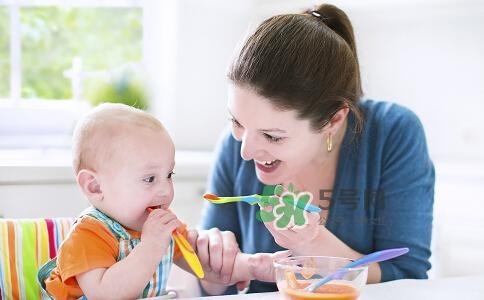 一歲后的寶寶如何喂養(yǎng)？寶寶喝牛奶好嗎？