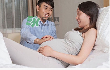 無(wú)痛分娩生的時(shí)候痛嗎？無(wú)痛分娩對(duì)寶寶有影響嗎