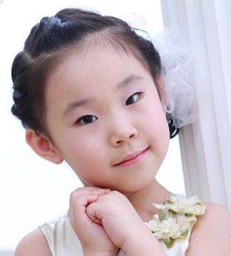 不要再為女兒扎羊角辮了 女孩好看的發(fā)型怎么扎？