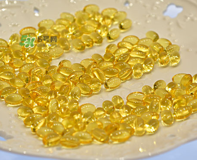 魚肝油可以和鈣一起吃嗎？魚肝油可以和奶粉一起吃嗎？
