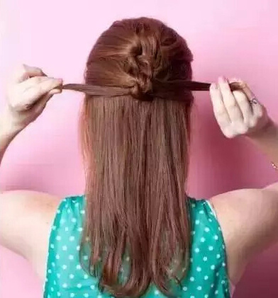 不要再為女兒扎羊角辮了 女孩好看的發(fā)型怎么扎？