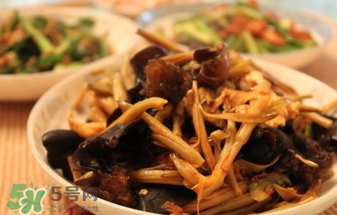 黃花菜為什么苦？黃花菜為什么要曬干