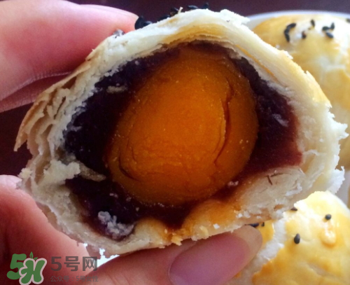 蛋黃酥可以用熟蛋黃嗎？蛋黃酥用什么蛋黃好？