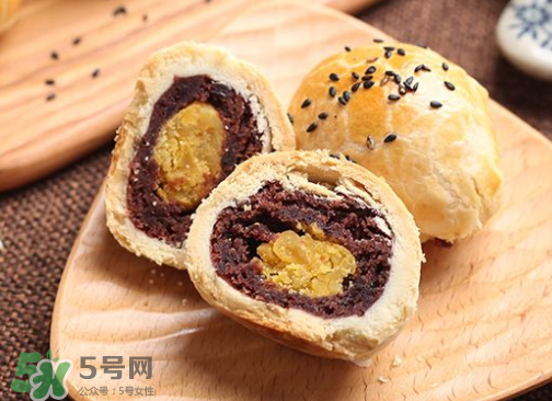 蛋黃酥可以用熟蛋黃嗎？蛋黃酥用什么蛋黃好？