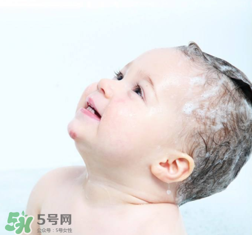 秋天嬰兒幾天洗一次澡？秋天嬰兒洗幾次澡？
