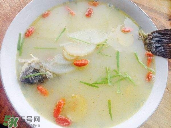鯽魚湯怎么去腥味？鯽魚湯熬多長時間最好？