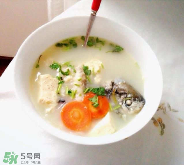 鯽魚湯怎么去腥味？鯽魚湯熬多長時間最好？