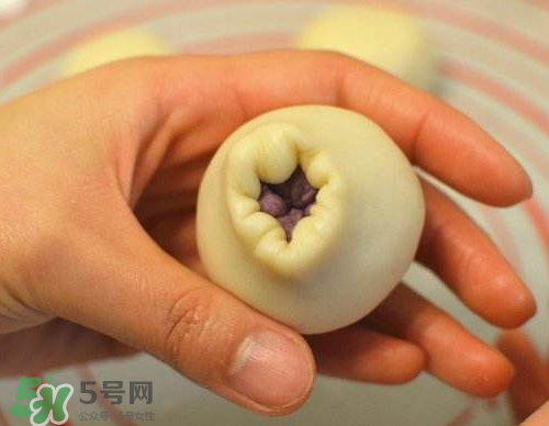 蛋黃酥油皮怎么揉出膜？蛋黃酥油皮不出膜怎么辦？