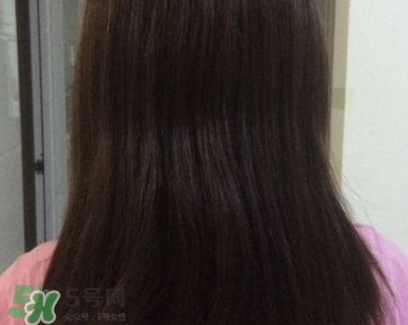 護(hù)發(fā)精油什么時(shí)候用最好？護(hù)發(fā)精油什么時(shí)候涂頭發(fā)