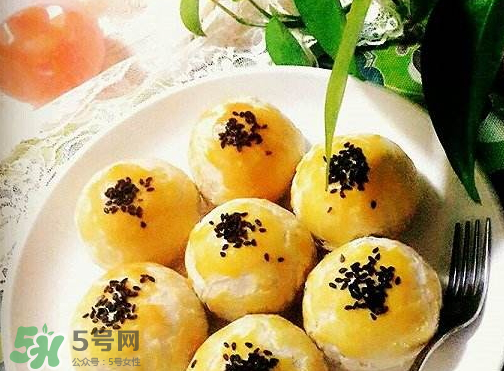 蛋黃酥用什么面粉？蛋黃酥能用低筋面粉嗎？