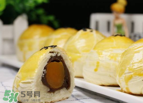 蛋黃酥可以用微波爐烤嗎？微波爐可以做蛋黃酥嗎？