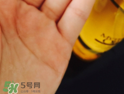 歐萊雅護(hù)發(fā)精油哪款好？歐萊雅護(hù)發(fā)精油和愛茉莉精油對(duì)比
