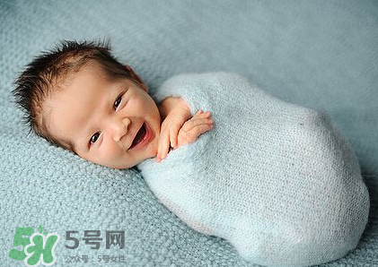 剪臍帶時(shí)寶寶會(huì)不會(huì)疼？剪臍帶寶寶疼嗎？