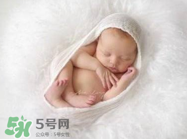 剪臍帶時(shí)寶寶會(huì)不會(huì)疼？剪臍帶寶寶疼嗎？