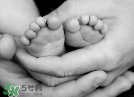 剪臍帶是寶寶疼還是媽媽疼？剪臍帶孕婦會(huì)痛嗎？