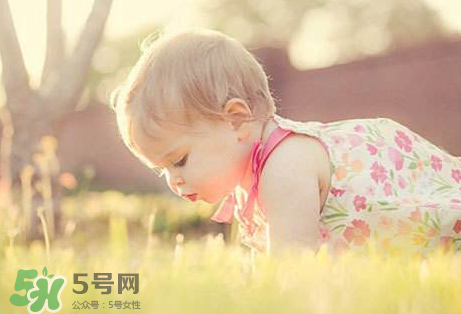 寶寶曬太陽后出濕疹正常嗎？寶寶曬太陽會(huì)出濕疹嗎？