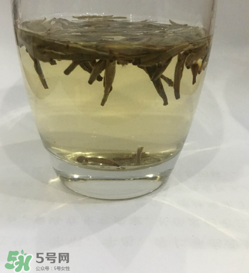 白毫銀針的產(chǎn)地在哪個(gè)?。堪缀零y針是哪里產(chǎn)的？