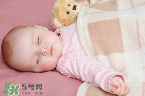 怎么樣培養(yǎng)寶寶自己入睡？怎么樣培養(yǎng)寶寶整夜睡覺？