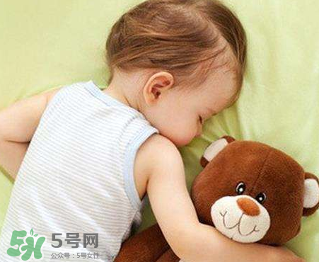 怎么樣培養(yǎng)寶寶自己入睡？怎么樣培養(yǎng)寶寶整夜睡覺？