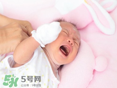 剛出生的寶寶要注意什么？剛出生的寶寶要準(zhǔn)備哪些東西？