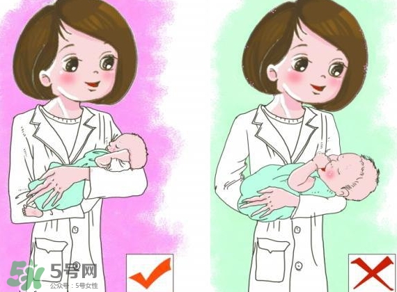 抱新生兒可以晃動嗎？抱新生兒的正確方法圖