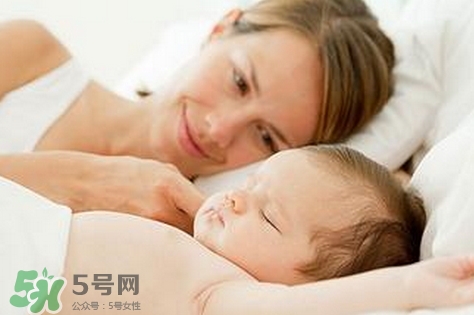 新生寶寶怎么抱？新生寶寶可以豎著抱嗎？