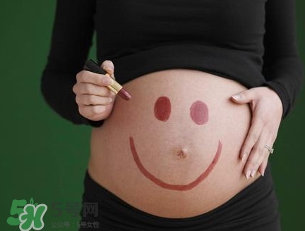 妊娠紋什么時候變白？妊娠紋產品什么時候用？