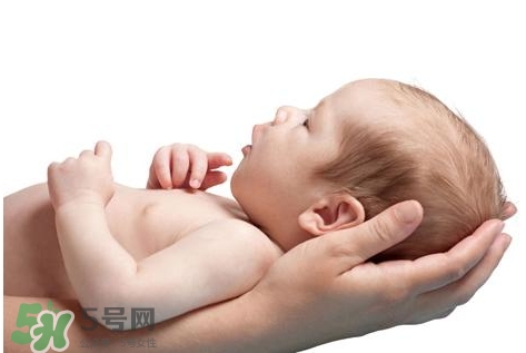 新生寶寶怎么抱？新生寶寶可以豎著抱嗎？