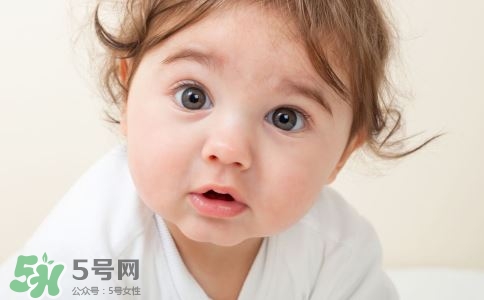 新生兒吐奶是什么原因？新生兒吐奶從鼻子出來怎么回事？