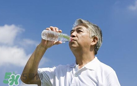 國家飲用水標(biāo)準是什么？飲用水和礦泉水的區(qū)別
