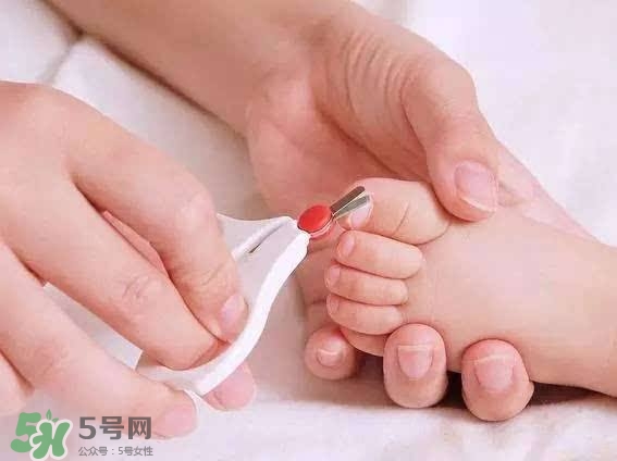 未滿月的寶寶可以剪指甲嗎？寶寶多久剪一次指甲？