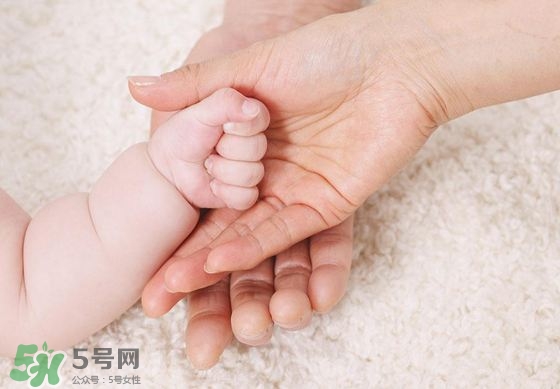 未滿月的寶寶可以剪指甲嗎？寶寶多久剪一次指甲？