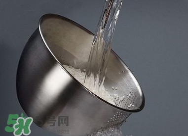 自來水為什么不能直接喝？自來水洗過的水果為什么可以吃？