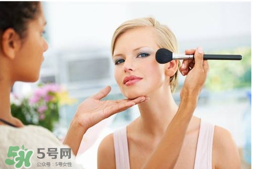 哺乳期可以化妝嗎？哺乳期化妝對(duì)寶寶有影響嗎？