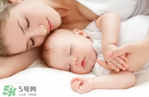 怎么哄寶寶入睡？哄寶寶睡覺(jué)的方法