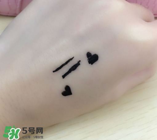 美寶蓮眼線液筆怎么樣？美寶蓮眼線液筆暈染嗎？