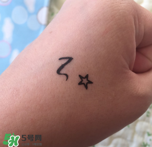 美寶蓮眼線液筆怎么樣？美寶蓮眼線液筆暈染嗎？