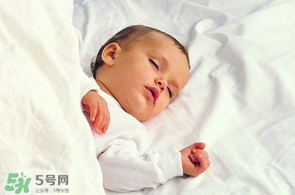 寶寶睡覺搖頭怎么回事？寶寶睡覺搖頭是缺鈣嗎？