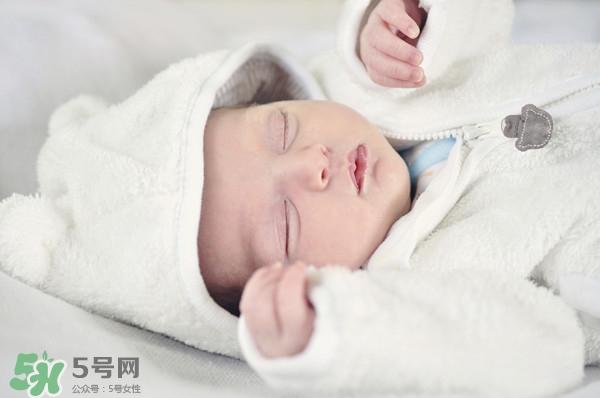 寶寶張嘴睡覺會變丑嗎？寶寶張嘴睡覺的危害