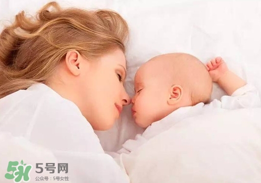 怎么哄寶寶入睡？哄寶寶睡覺(jué)的方法