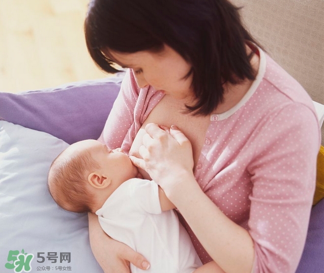 母乳喂養(yǎng)胸部會變形嗎？如何避免產(chǎn)后乳房變形？