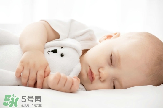 寶寶睡覺(jué)突然大哭是什么原因？寶寶睡覺(jué)突然哭醒怎么辦？