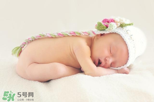 寶寶張嘴睡覺怎么回事？寶寶張嘴睡覺怎么糾正？