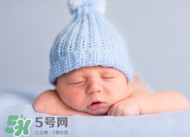 寶寶睡覺搖頭怎么回事？寶寶睡覺搖頭是缺鈣嗎？