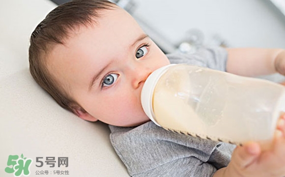 寶寶睡覺吃奶好嗎？寶寶睡覺吃奶怎么辦？