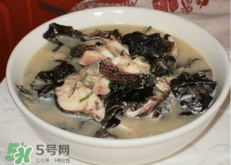 黑魚湯是發(fā)物嗎？黑魚湯可以放香菇嗎