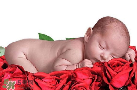 要上班了寶寶吃母乳怎么辦？要上班了寶寶不吃奶瓶怎么辦？