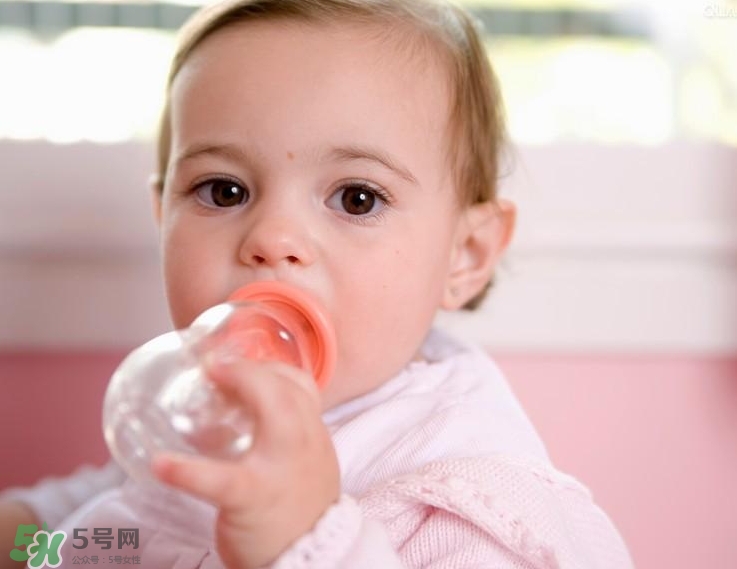 要上班了寶寶吃母乳怎么辦？要上班了寶寶不吃奶瓶怎么辦？