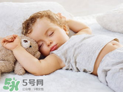 寶寶睡覺(jué)出汗多是什么原因？寶寶睡覺(jué)的常見(jiàn)誤區(qū)